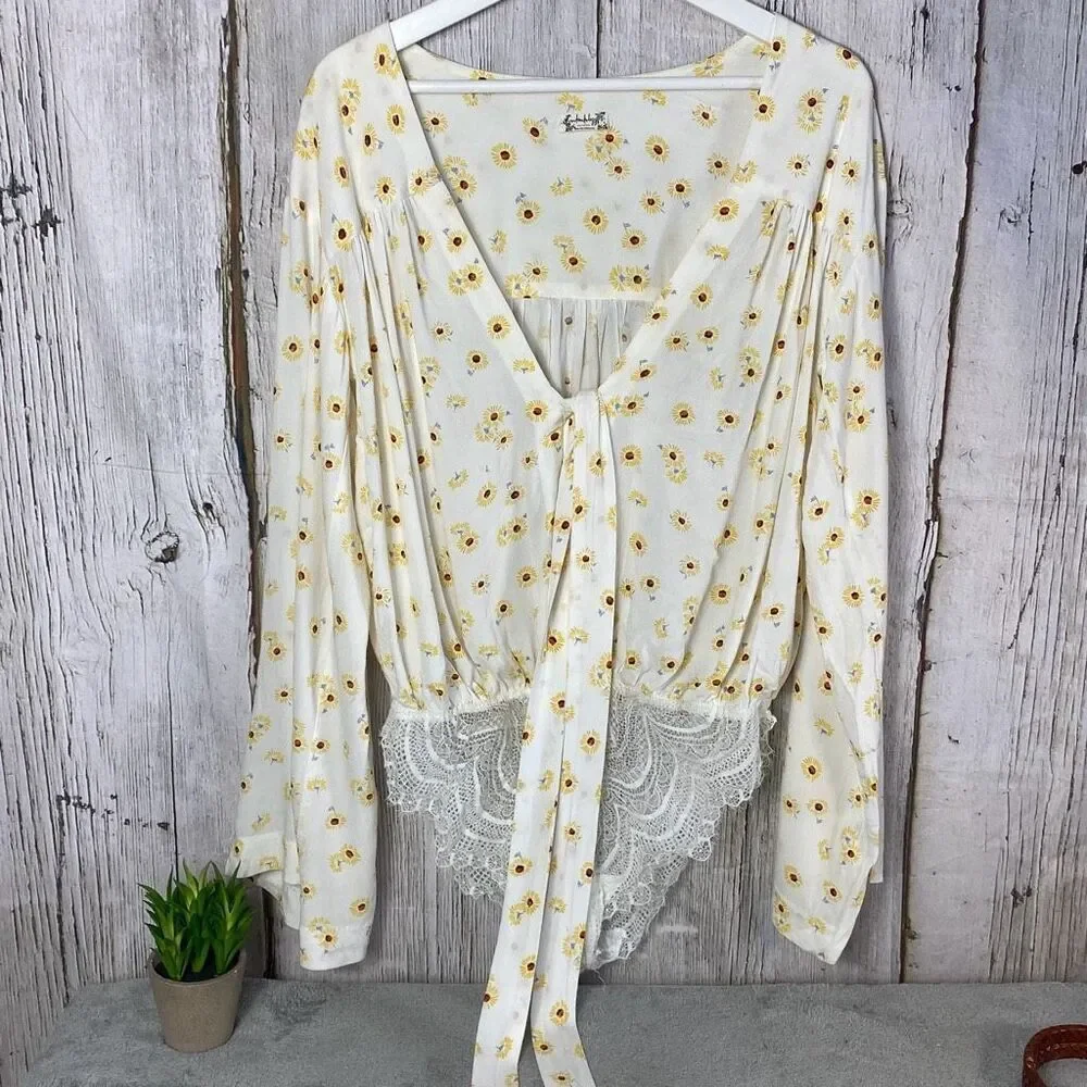 Free People Sunflower Lace Bell Sleeve V-neck Bodysuit Size M D